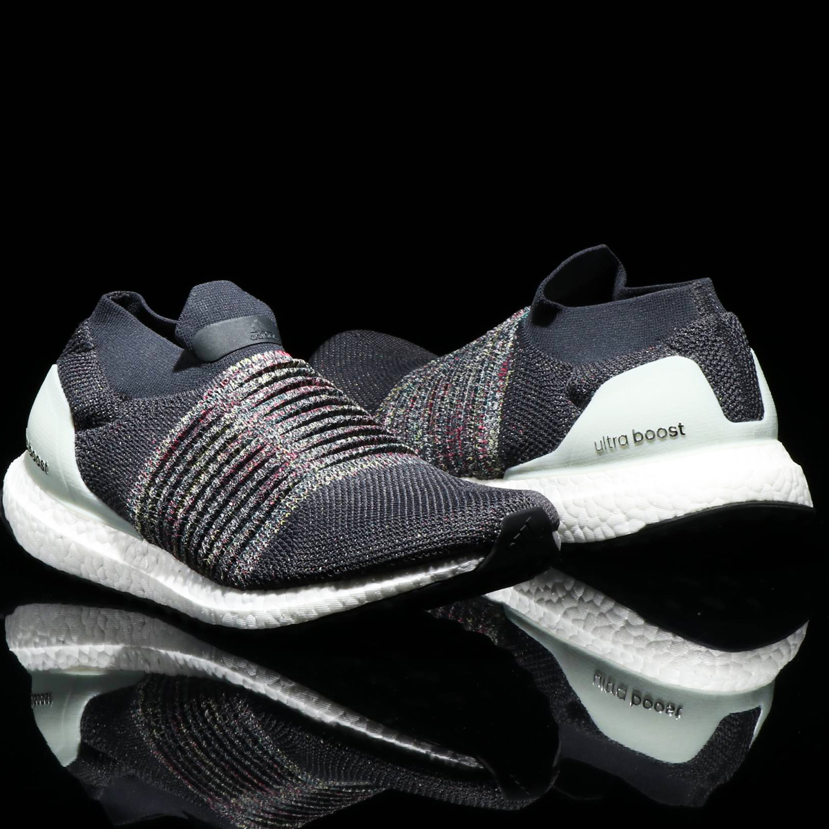 ultraboost laceless carbon