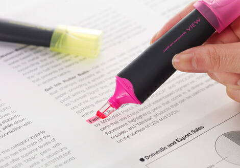 Выделяющий маркер. Highlighter Pen XH-908 текстовыделитель. Текстовыделитель в руке. Хайлайтер для текста. Promark текстовыделители.