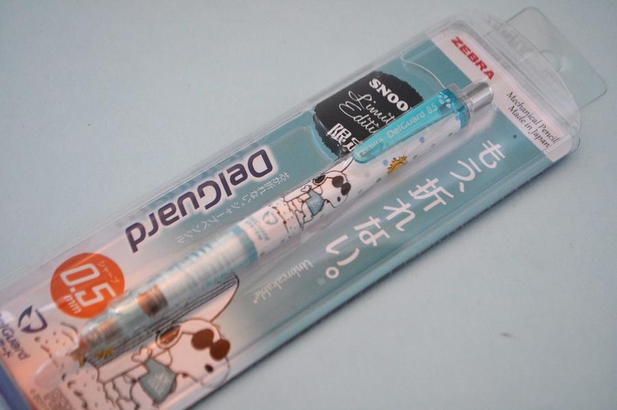 楽天市場 デルガードｘスヌーピー シャープペンシル 0 3mm 0 5mm Delguard Snoopy あっとエヌ ｎ