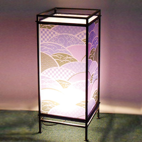 廊下 和風 Led リビング フロアーランプ 床の間 和室 フロアランプ リゾート フロアライト フロアライト 玄関 仏間 アイアン シェード 和柄 スタンドライト 間接照明 高さ60cm スクエア 電球付き 旅館 フロアーライト フロアライト フロアランプ アイアン フロアーライト