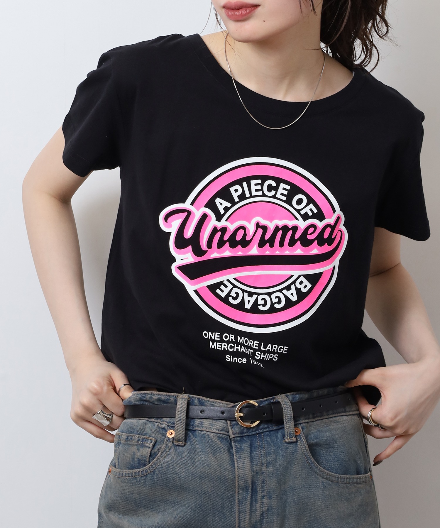 【楽天市場】【店内最大30％OFF!15日23:59まで】オーバーサイズシルエットショート丈ロゴプリントTシャツ レディース レビュー特典あり ...