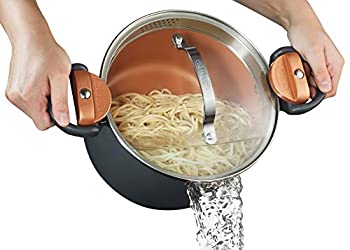【中古】【輸入品・未使用】(4.7l) - Gotham Steel Pasta Pot with Patented Built in Strainer with Twist N Lock Handles Nonstick Ti-Cerama Copper Coating by Chef Da