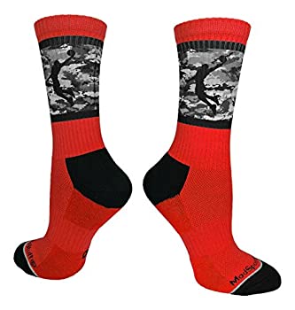 【中古】【39shop】【輸入品・未使用】バスケットボールソックス★プレーヤー付き 迷彩アスレチッククルーソックス レッド/ブラック 迷彩 Mサイズ(新古品)|アトリエ絵利奈
