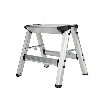 【中古】Camco 折りたたみ式メタルステップスツール - キッチンやクローゼットの届きにくい場所に最適 トラック用スツールとして最適 簡単に収納できる折