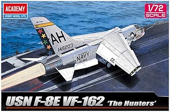 【中古】アカデミー 1/72 F-8E クルセイダー VF-162 ザ・ハンターズ プラモデル 12521