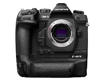 【中古】扶養済み品OLYMPUS 銀鏡受け答え一眼写真機 OM-D OM-D E-M1X上半身