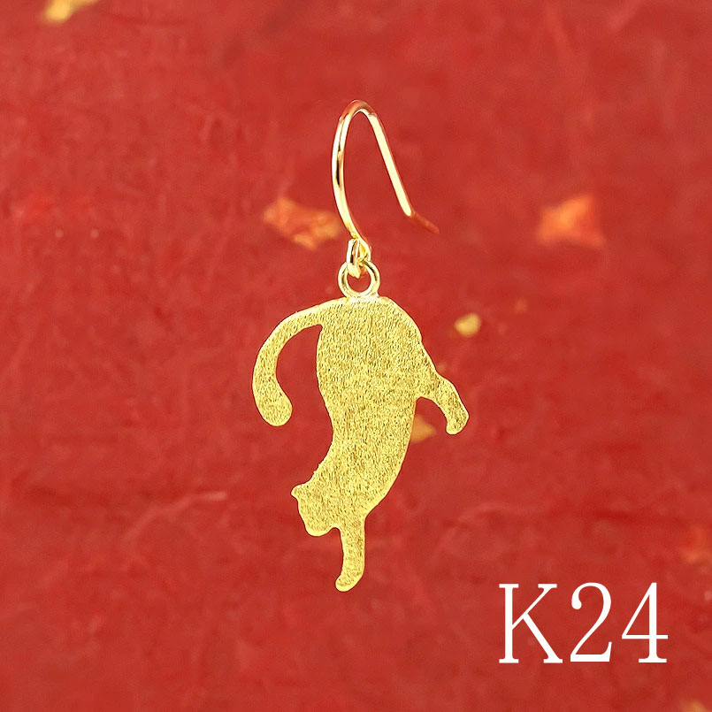 純金 24金 ピアス 片耳 猫 フックピアス 金具は18金 イエローゴールドk18 18k 24k 揺れる レディース ねこ ネコ ゆれる 63,250円