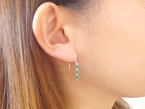 プラチナ ピアス メンズ 片耳ピアス エメラルド ピアス スリーストーン