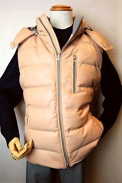 ラウラフェリーチェ LauraFelice 【レザーダウンベスト】【秋冬パターンオーダー承り品】【羊革】【メンズウェア】【ラウラフェリーチェ服】 フード付きレザーダウンベスト ピンク｜フォーシーズン・ギャラリー