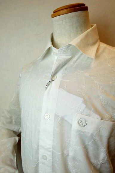 【セール５０％ＯＦＦ】 アンジェロ ANGELO 【カジュアルシャツ】【春夏アウトレット現品限り品】【メンズウェア】【刺繍柄】【セミワイドカラー】【アンジェロ服】 ボタニカル刺繍柄シャツ ホワイト