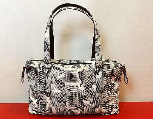【パイソン】【なめし革御徒面子】【ボストンバッグ】【手提げ御徒面子】【ショルダーバッグ】【メンズ】【レディース】 パイソンレザーボストンバッグ 白いこと