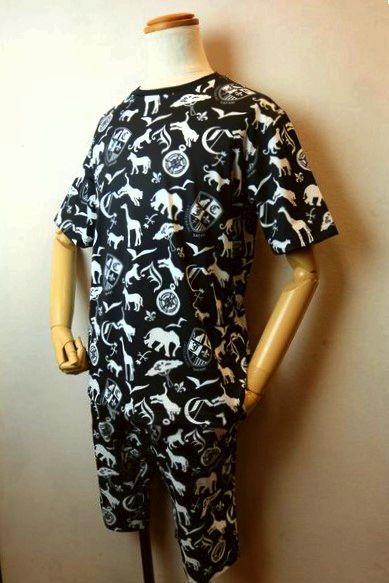 【セール５０％ＯＦＦ】 カステルバジャック CASTELBAJAC 【半袖Ｔシャツ】【ハーフパンツ】【春夏アウトレット現品限り品】【メンズウェア】【ゴルフ】 吸汗速乾アニマルプリントマイクロメッシュ半袖Ｔシャツ＆ハーフパンツ上下セット ブラック