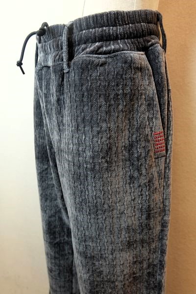 【大売り出し３５％ＯＦＦ】 コードビー CODE:B イージーパンツ ２０２５秋冬新作 メンズウェア 天鵞絨出どころ 心地好いズボン下 バラシ コードビー服 ストライプベロアイージーパンツ 薄墨色