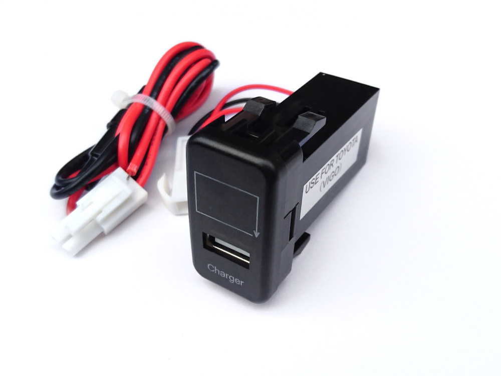 楽天市場 トヨタ 汎用 スイッチ ホール パネル usbポート 電圧計 スマホ充電 プリウス アクア ノア ヴォクシー 86 ハイエースetc タブレット トラックチューナーズ楽天市場店