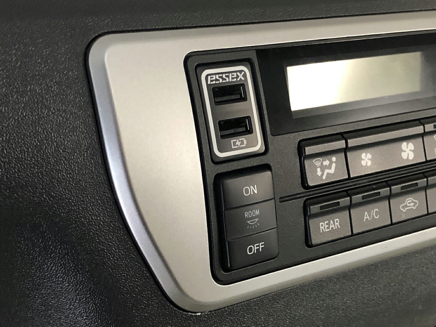 楽天市場 Usb充電ポート 2ポート 増設 トヨタ Aタイプ 急速充電対応 汎用 2 1ａ 5v充電用 高速充電 ｊａｃｋｐａｒｔｓ