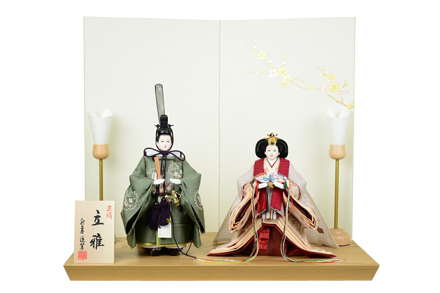雛人形 平安道翠 立雛 三五親王 咲茉（えま）平台 紬型白木消 幅55cm 二曲屏風 クリーム春の梅 24147 親王飾り ひな人形 [間口55cm]｜赤ちゃんランドあぶらや 58,800円