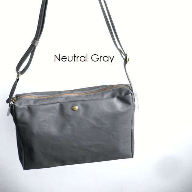 Neutral Gray ニュートラルグレイ ARUKAN パラフィン 御徒面子 PVC 綿織物 帆布 ショルダーバッグ ポシェット M NH434 ジェーン2 4813-619（旧4811-630） 薄墨色/黒いこと