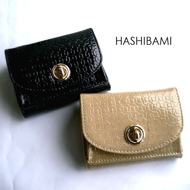 HASHIBAMI ハシバミ 三つ折り 財布 エナメル型押し ひねりミニウォレット HA-2407-503 ベージュ ブラック|Ac-Lounge