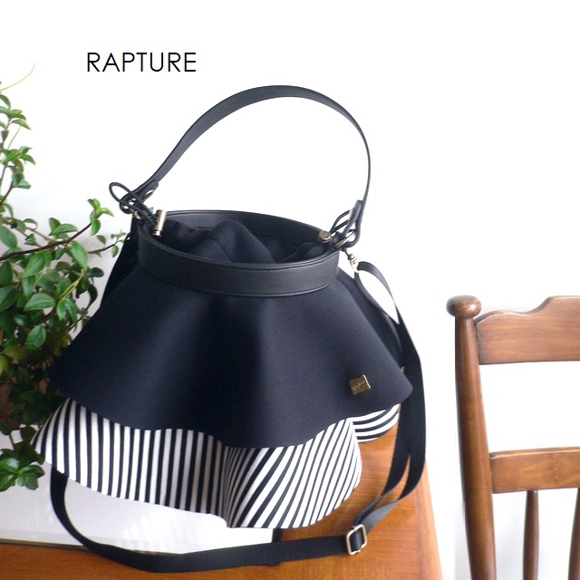 【Rapture ラプチャー】バッグ ダイバー素材 ネオプレン ネオプレーン ティアード ネイプルズ ストライプ ショルダー SH943SR ブラック