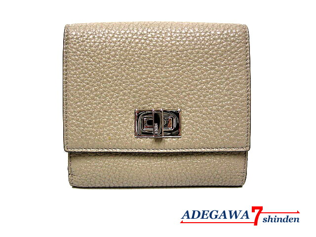 楽天市場】FENDI フェンディ ニつ折り財布 PEEKABOO WALLET