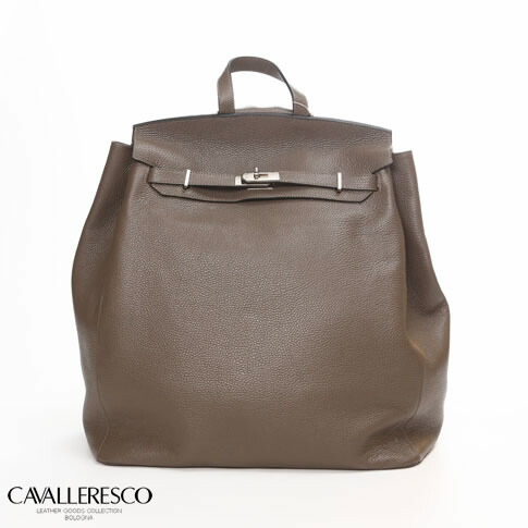 【全品貨物輸送無料】CAVALLERESCO（カヴァレレスコ） ATELIER LAVA社製 イタリア製 シュリンク型押しカーフスキン うしろ側風呂敷き包み グランデサイズ！！肩部＆ハンドバック メンズ レディース TAUPE トープ vl519004-71