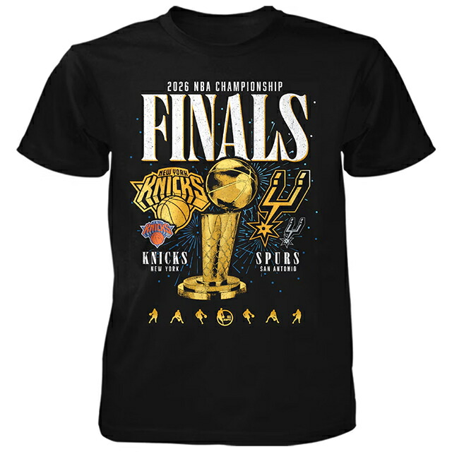NBAファイナル真似形 外国で取寄 サンアントニオ スパーズ vs ニューヨーク州 ニックス ティーシャツ 2026 NBA FINALS MATCHUP TROPHY T-SHIRT BLACK SAN ANTONIO SPURS NEW YORK KNICKS / ユニ一発やる