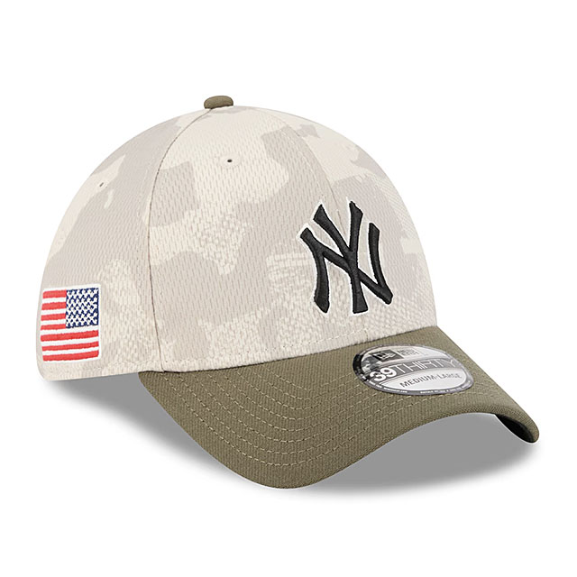 ニューエラ キャップ 39THIRTY ニューヨーク ヤンキース 2025 MLB ARMED FORCES STARS N STRIPES FLEX FIT LIGHT BEIGE OLIVE NEW ERA NEW YORK YANKEES ストレッチフィット STRETCH FIT 帽子 メンズ レディース 男女兼用 ベージュ /BEIGE 26_1RE_0108