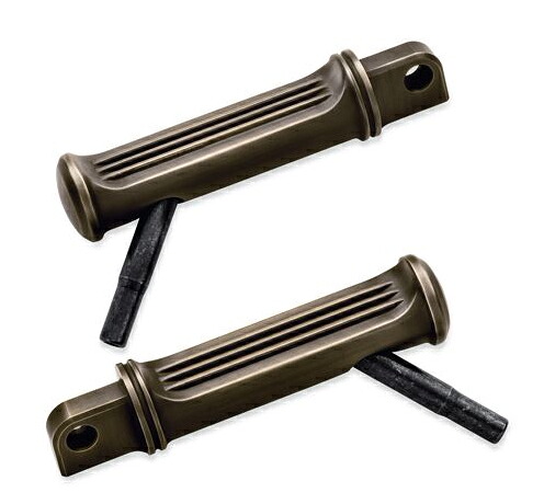 ブラス・フットペグ フォワードコントロール用 2011～18年XL1200C、2012～16年XL1200V、2010～22年XL1200X/S、2014～22年XLモデルでエクステンドリーチフォワードコントロールコンバージュンキット50700030装着車、2008～11年FXCW/C、2011～17年FXS、FXSB、FXSE｜アンバーピース