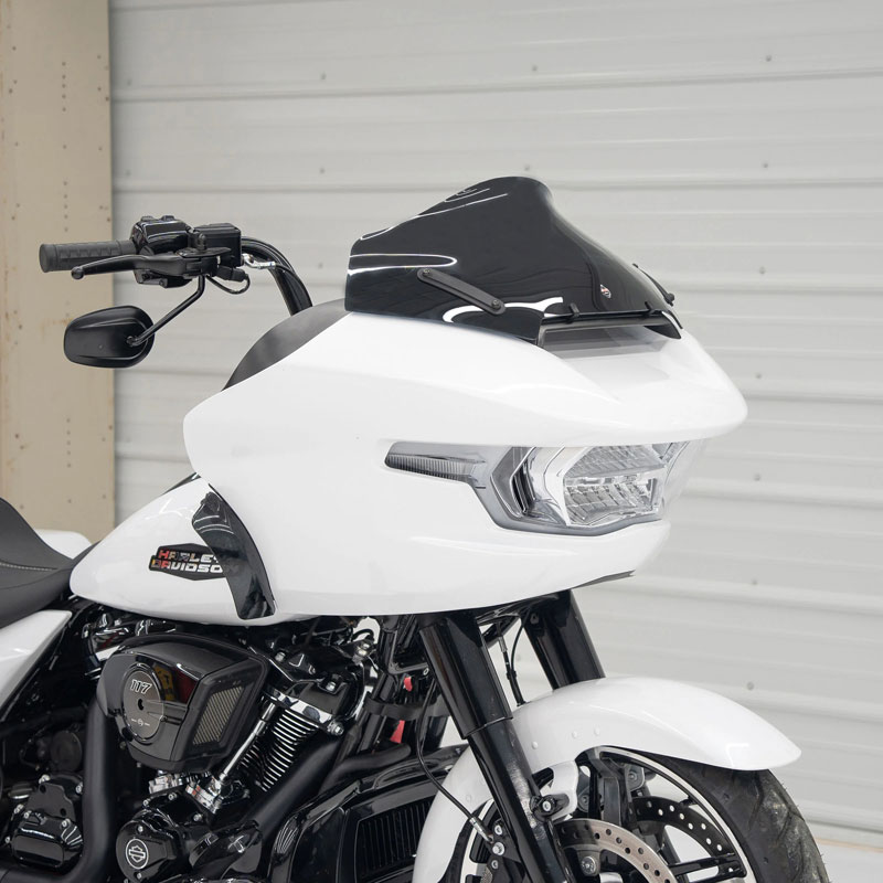 SPORT FLARE ウインドシールド 10インチ ブラック/2023年以降FLTRX/L/SE/STSE、2026年以降FLTRT｜アンバーピース
