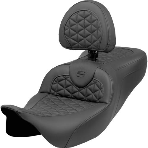 ROADSOFA TRI-GRIPPER バックレスト シート ブラックステッチ 2008～25年ツーリングモデル（但し2023年以降FLHXSE、FLTRXSE、2024年以降FLHX/U、FLTRX/STSEは除く）｜アンバーピース