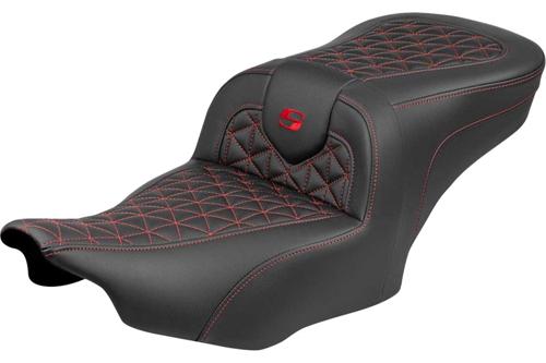 ROADSOFA TRI-GRIPPER シート レッドステッチ 2023年以降FLHXSE、FLTRXSE、2024年以降FLHX/U、FLTRX/STSE