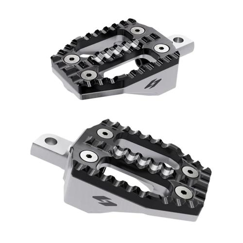 EXO フットペグ マシンフィニッシュ/ブラック オス型マウント (但し2010～22年XL1200X/S、XL1200C、XL1200V、2018年以降ソフテイルモデル、2017～20年XG750Aは不可)｜アンバーピース