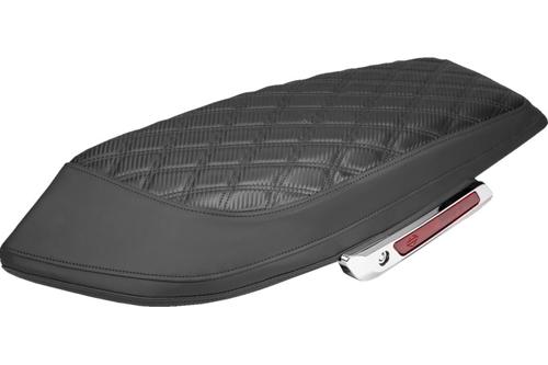 LATTICE STITCH (LS) CARBON FIBER サドルバッグ リッドカバー ブラックステッチ 2026年以降ツーリングモデル、2023~25年FLHX/U/SE、FLTRX/SE/STSE|アンバーピース