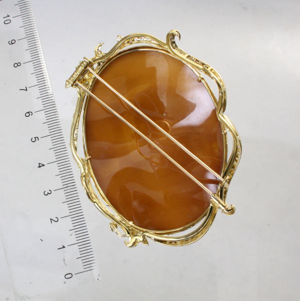 【中古】18金枠ダイヤ1.24ctシェルカメオブローチ