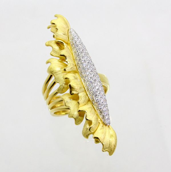 【中古】　１８金　ダイヤ　花デザイン　リング　13.5号