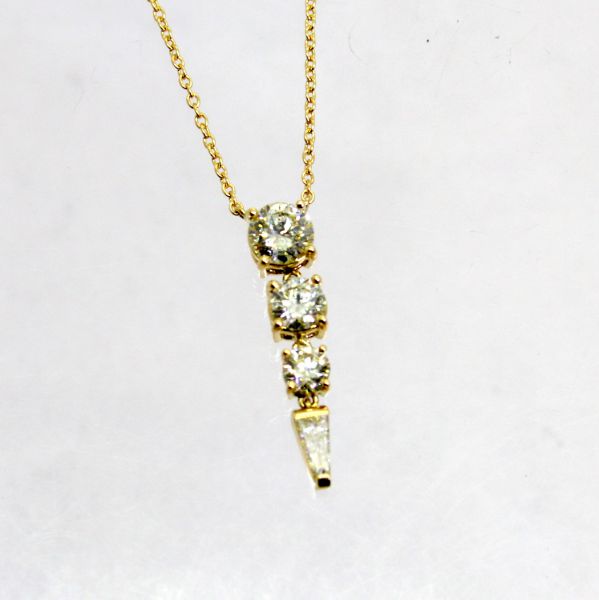 【中古】　１８金　ダイヤ　計1.835ct　ペンダント付ネックレス