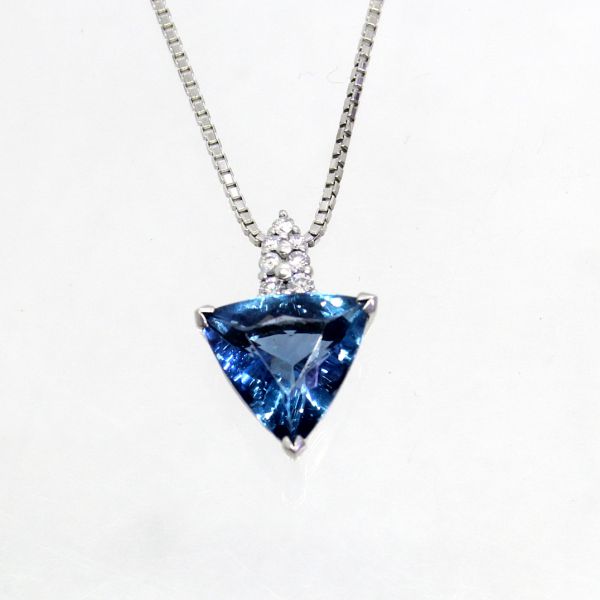 【中古】　プラチナ　カラーチェンジフローライト　5.28ｃｔ　ダイヤ　0.17ct　ペンダント付ネックレス