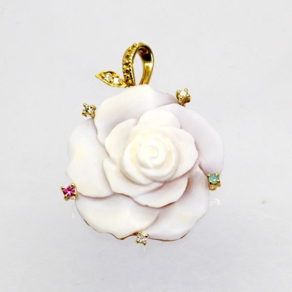 【中古】　１８金枠　マルチストーン　薔薇彫　シェルカメオ　ペンダント｜Discount Store ANDOUSHOUJI