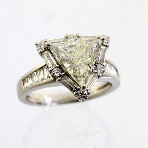 【中古】 プラチナ トリリアントカットダイヤ 1.740コンピュータ断層撮影法 【K SI-2】 金剛石 0.95コンピュータ断層撮影法 輪っか 12.5号
