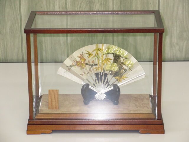 雲山作 純銀 扇 ガラスケース入り 骨董品 アンティーク 松竹梅 美術品 格安 純銀 扇 置物 ガラスケース入 扇子 雲山作