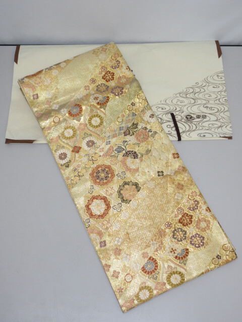 【中古】袋帯 着物 礼装 ゴールド系 花 晴れ晴れしい 多色使い走り 亭主もち用 和装 御召しもの 金糸 フォーマル 帯 亭主もち用 燕尾服 短い訪問着 袋帯 中古