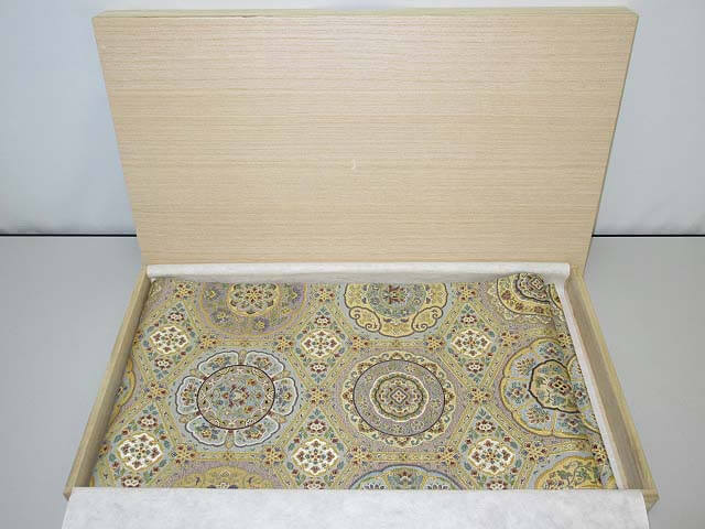 【未使用品】袋帯 千八百織 六通柄 金糸 桐箱入り 華やか 多色使い ゴールド 仕立て済み 帯 着物 和装 婦人用 女性用 フォーマル 礼装 訪問着｜リビング館　店