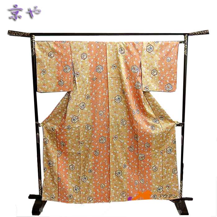 スーパーSALE！！ 京や225(C002)　正絹　小紋　袷 身丈160　裄67 四季の花 梅　桜　菊　紅葉　 縦縞　亀甲文　オレンジ系 仕立て上がり　リサイクル着物 【新古品】【美品】【中古】
