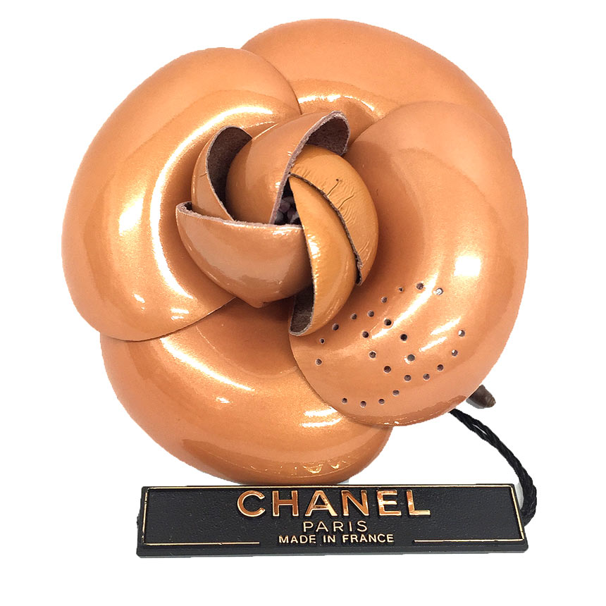 CHANEL シャネル　CCロゴ　カメリア　コサージュ ブローチ 箱付き CHANEL シャネル CCロゴ カメリア コサージュ ブローチ 箱付き