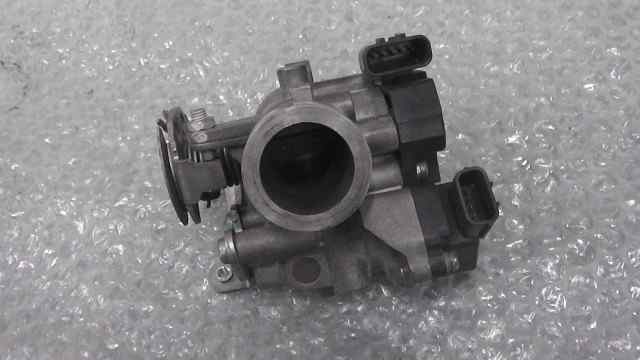 バイクパーツ　シグナス-X SR(FI)　SE44J-132xxx　の スロットルボディ *1630465749　【中古】【送料込】