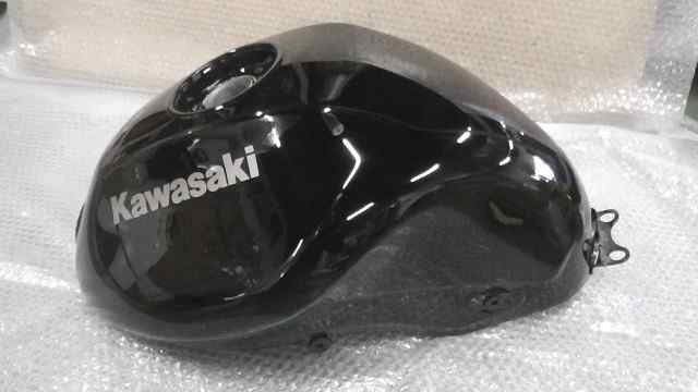 バイクパーツ　Ninja 400R　ER400B-A03xxx　の　タンク　 *1631672214　【中古】【送料込】