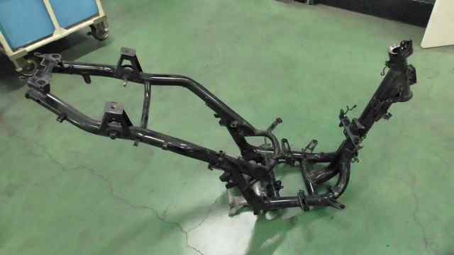 バイクパーツ　PCX　JF28-1112xxx　の　フレーム　書類付 *1632965990　【中古】【送料込】