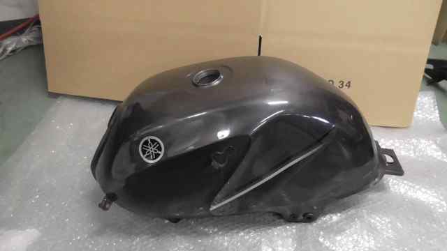 バイクパーツ　YBR125　LBPPCJLH2B0005xxx　の タンク　 *1638927984　【中古】【送料込】