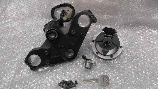 バイクパーツ　ニンジャ Ninja 250R　EX250K-A45xxx　の　キーセット *1640661455　【中古】【送料込】