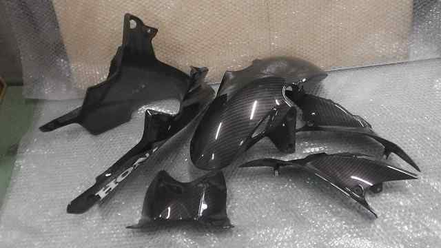 バイクパーツ　CBR250R　MC41-1007xxx　の カーボン調　カバー　セット *1641435311　【中古】【送料込】